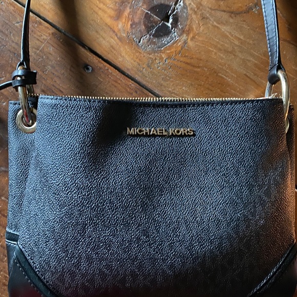 Michael Kors purse and matching wallet - Picture 2 of 5